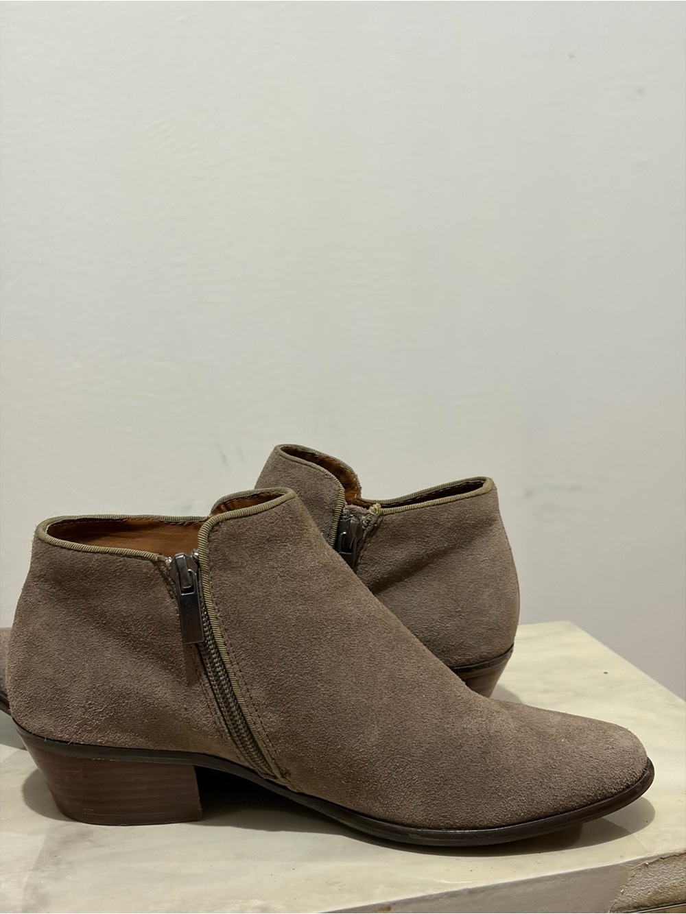 Crown Vintage Suede Taupe Ankle Boots - Women's 7 - Picture 4 of 14